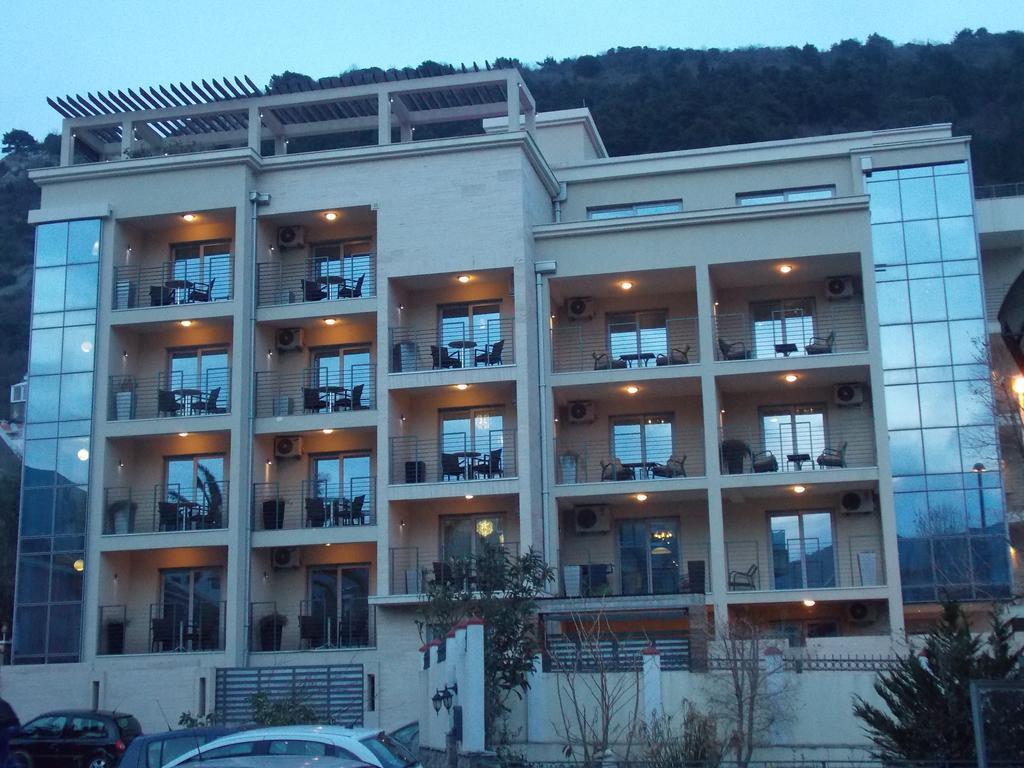 Apartments And Rooms Grand Palazzo Будва Экстерьер фото
